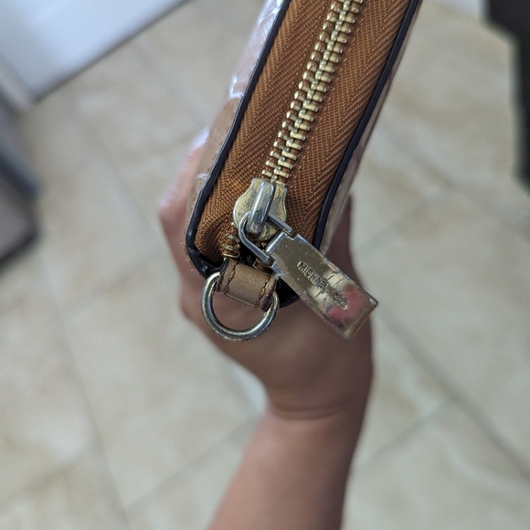 Gently use, Michael Kors Jet set Wallet - Picture 14 of 15